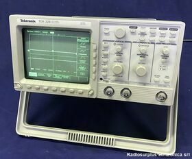 TDS 320 TWO Channel Oscilloscope  TEKTRONIX TDS 320 Strumenti