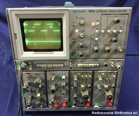 TEK7934 Tektronik 7934  Oscilloscopio a memoria con cassetti  7A26 -  7A22 - 7B85 - 7B80 Strumenti