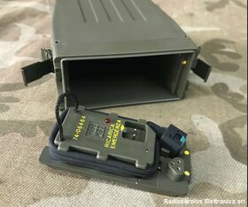 PE-400 PE-400  Cofano porta batterie RV2/400 Accessori per apparati radio Militari