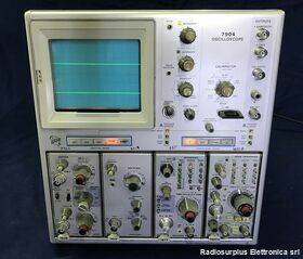 TEKTRONIX 7904 Oscilloscope  TEKTRONIX 7904 Strumenti