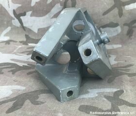 MP68 MP68  Testa d'albero per montaggio antenne a pigna Accessori per apparati radio Militari