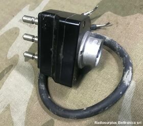GS-55089 Adapter, Handset-Headset  GS-55089  Adattatore da auricolare-cuffia a microtelefono  Da JK-37 a UG-77 Accessori per apparati radio Militari