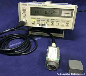ML 9001A Optical Power Meter  ANRITSU ML 9001A  Completo di Power Sensor MA 9711A Strumenti