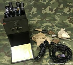 CH-264 Cassetta accessori  Chest CH-264  Cassetta contenente valvole e accessori  per stazioni radio SCR-508/528 Accessori per apparati radio Militari