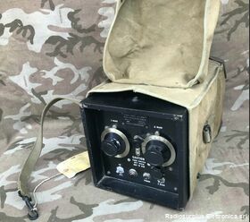 BC-1066-B BC-1066-B  Ricevitore per testare i transponder IFF, serviva per l'identificazione degli aeromobili amici.  Utilizza due bande I Band e G Band 400 - 450 Mhz Apparati radio