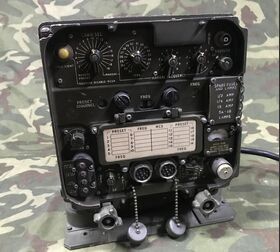RT323 Ricetrasmettitore UHF RT-323A/VRC-24 Apparati radio militari