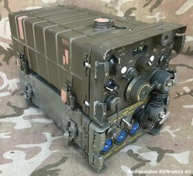 RT-70/GRC + AM-65/GRC U.S. Army RT-70/GRC + AM-65/GRC U.S. Army  Ricetrasmettitore in sintonia continua da 47 a 58  Mhz in FM Apparati radio