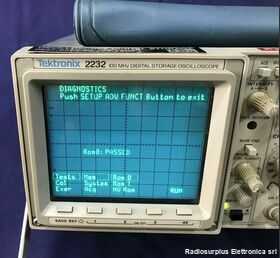 TEK 2232 TEKTRONIX 2232  Oscilloscopio analogico/digitale  due canali 100 Mhz Strumenti