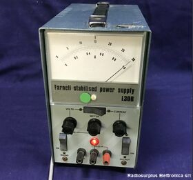 FARNELL L30B FARNELL L30B  Alimentatore stablizzato con regolazione fine   regolabile da 0-10 Volt /  0-1 A Strumenti