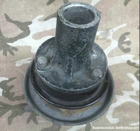 BasTAnt WS Base in metallo isolata per installazione antenna verticale  stazione radio WS19 - ottimo stato Accessori per apparati radio Militari