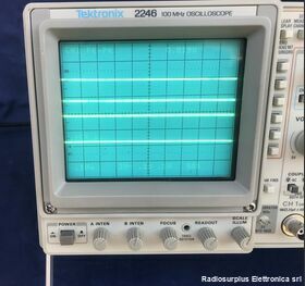 TEK2246 TEKTRONIX 2246    Oscilloscopio 4 canali 100 Mhz Strumenti