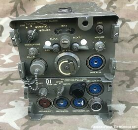 RT-70/GRC + AM-65/GRC  RT-70/GRC + AM-65/GRC  Ricetrasmettitore in sintonia continua da 47 a 58  Mhz in FM Apparati radio