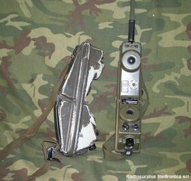 RV-2 Ricetrasmettitore portatile VHF RV-2 Apparati radio militari