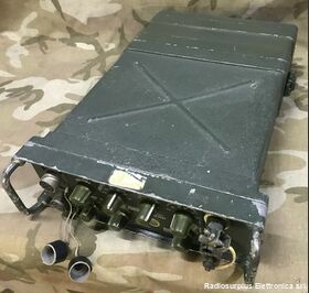 TR28B2 RACAL TR28B2  Ricetrasmettitore spalleggiabile in HF  Riceve e trasmette su 12 canali quarzati in AM-CW-LSB-USB Apparati radio