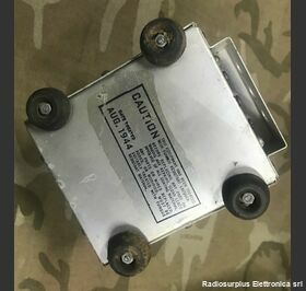 MI-8319 Alimentatore a vibratore  MI-8319  Alimentatore CC con vibratore a 6Volt e valvola raddrizzatrice Accessori per apparati radio Militari