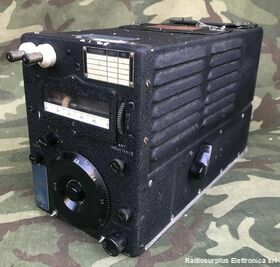T-18/ARC-5 T-18/ARC-5  Trasmettitore serie Command Set  Doppia antenna, sintonia da 2,1 - 3 Mhz Apparati radio