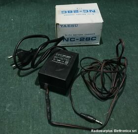 NC-28C YAESU NC-28C  Carica batteria a muro  Input 220 Volt. Out 8,7 V  60 mA Accessori