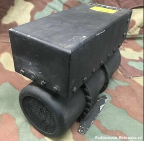 PU-92A/U tipo 12137-1-A PU-92A/U tipo 12137-1-A  Inverter aeronautico 400 Hz  Ingresso 25-30 Volt 20A  Uscita 115 Volt,  1,25A,   frequenza 400 Hz Apparati radio