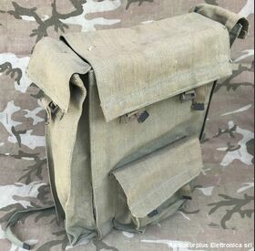 20TPL ITT-RACAL 20TPL  Ricetrasmettitore spalleggiabile in HF  Riceve e trasmette su 23 canali quarzati in AM-CW-LSB-USB Apparati radio