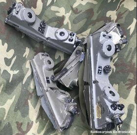 RV-2 IT RV-2  Ricetrasmettitore portatile in VHF da 45 a 56,95 Mhz. Apparati radio