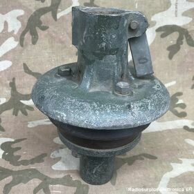 BasTAnt WS Base in metallo isolata per installazione antenna verticale  stazione radio WS19 - ottimo stato Accessori per apparati radio Militari