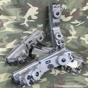 RV-2 IT RV-2  Ricetrasmettitore portatile in VHF da 45 a 56,95 Mhz. Apparati radio