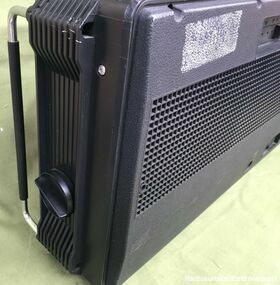  GRUNDING SATELLIT 3400   Ricevitore portatile professionale multibanda  FM/LW/MW/SW in 10 bande da 1,6 a 30 Mhz Apparati radio