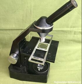 GILLETT & SIBERT M33411 Comparison Microscope Unit  GILLETT & SIBERT M33411   Microscopio con accessori  Scatola originale in legno Miscellanea