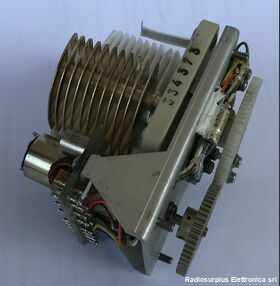 334373 Condensatore Variabile con controller motorizzato   10 - 200 PF Componenti elettronici