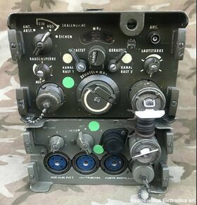 RT-70/GRC + AM-65/GRC RT-70/GRC + AM-65/GRC   Ricetrasmettitore in sintonia continua da 47 a 58  Mhz in FM Apparati radio