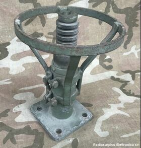  ZA.1764  Base di supporto per antenna della WS19 su carro SHERMAN Accessori per apparati radio Militari