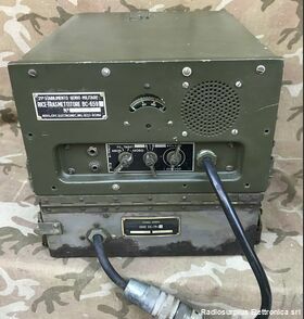 BC-659 + C7-79-B BC-659 + C7-79-B  Ricetrasmettitore due canali quarzati da 20 a 27,9 Mhz  Completo contenitore batterie per uso portatile Apparati radio