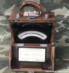 WE45 Weston Electrical mod. 45  Voltmetro per misure di labolatorio  Due portate in DC 150 - 300 Volt Accessori per apparati radio Militari