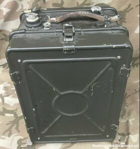 P-407 P-407  Ricetrasmettitore di costruzione RUSSA,  in FM da 52 a 60 Mhz. Apparati radio