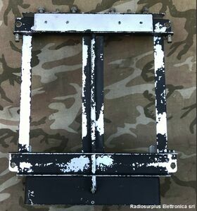MT-71/ARC-5 MT-71/ARC-5  Supporto a dopppio scomparto per il montaggio di due trasmettitori radio aeronautici della serie AN/ARC-5. Accessori per apparati radio Militari