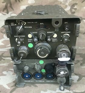 RT-70/GRC + AM-65/GRC RT-70/GRC + AM-65/GRC   Ricetrasmettitore in sintonia continua da 47 a 58  Mhz in FM Apparati radio