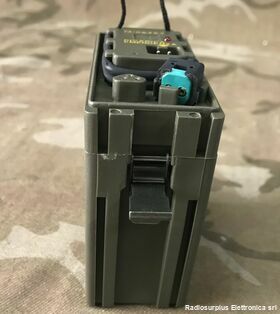 PE-400 PE-400  Cofano porta batterie RV2/400 Accessori per apparati radio Militari
