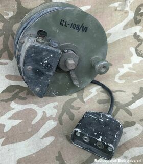 RL-108/VI Avvolgicavo con cavo audio per rtx  RL-108/VI  Consentiva il collegamento a distanza di microfono e cuffia Accessori per apparati radio Militari