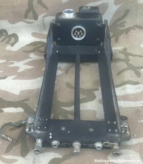 MT-7A/ARR-2 MT-7A/ARR-2  Supporto trasmettitori radio aeronautici della serie AN/ARC-5. Accessori per apparati radio Militari