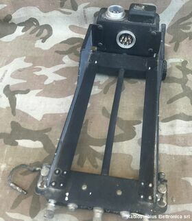 MT-7A/ARR-2 MT-7A/ARR-2  Supporto trasmettitori radio aeronautici della serie AN/ARC-5. Accessori per apparati radio Militari