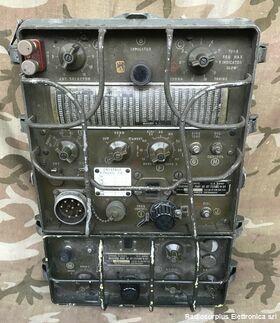RT 77/GRC-9 RT 77/GRC-9   Ricetrasmettitore da 2 a 12 Mhz ,   AM-CW-MCW in tre gamme.Potenza di uscita 15W Apparati radio