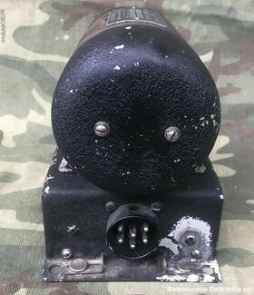 KS-5606-L2 Radio Dynamotor  KS-5606-L2  Parte della stazione CW-21441  Ingresso 28 Volt DC  2,9 A  Uscita 330Volt DC  135 mA Accessori per apparati radio Militari