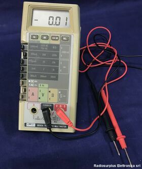 FLUKE 8060A FLUKE 8060A  Mutimetro portatile con dispay LCD a 4,5 cifre Strumenti