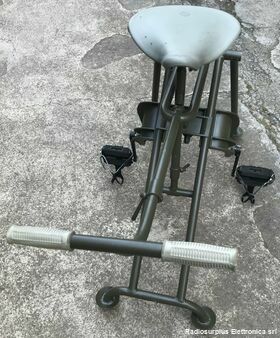 TG-58 Bicicletta in metallo per Generatore a manovella  TG-58  La bicicletta e' di produzione Tedesca Accessori per apparati radio Militari