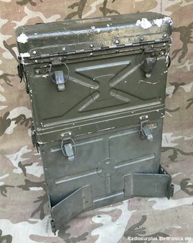 R-300 R-300 serial n° 0047  Ricetrasmettitore BC 1000 Italiano in sintonia continua da 40 a 48 Mhz in FM. Apparati radio