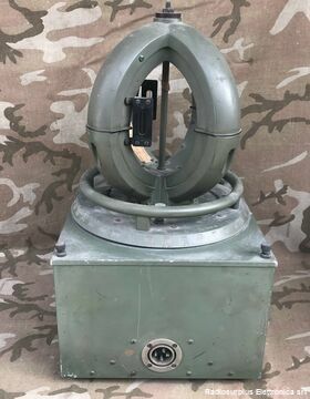 BC-973-B BC-973-B Direction Finding Receiver. Riceve in AM/CW da 100 Khz a 3000 Khz Apparati radio