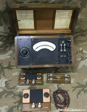 ELLIOTT BROTHERS Century  D.C. Testing Set  ELLIOTT BROTHERS  Misuratore di tensione e corrente  0-750 Volt  0-600 Amper Accessori per apparati radio Militari