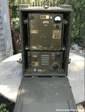 T-30A/TRC-8 T-30A/TRC-8  Trasmettitore campale per collegamenti punto -punto in UHF  da 230 a 250 Mhz in FM Apparati radio