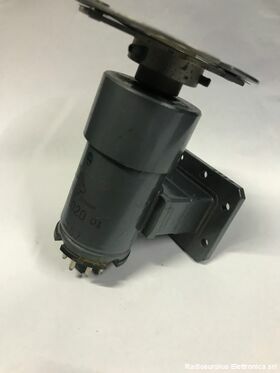 YK 1020 YK 1020  Klystron refex a bassa potenza  150 mWatt da 7,1 a 8,1 Ghz Valvole