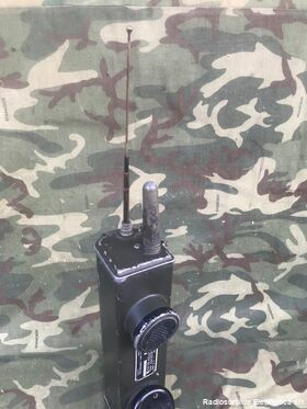 BC-611-F BC-611-F  Il primo Ricetrasmettitore walk talk. WWII Apparati radio